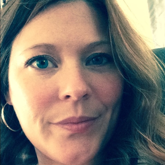 Profile Picture of Amanda Cornwall (@mandy036) on Poshmark