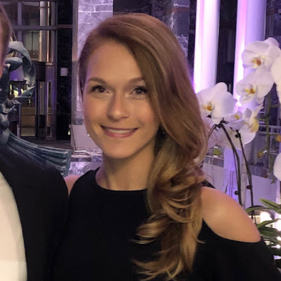 Profile Picture of Amelia Brueckman (@ameliabrueckman) on Poshmark