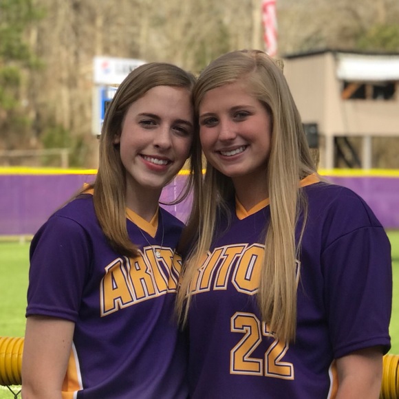 Profile Picture of Lillian Coker (@lilliancoker) on Poshmark