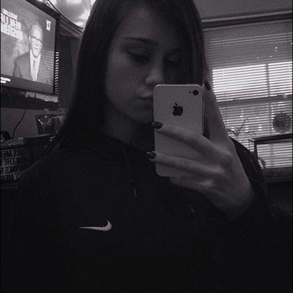 Profile Picture of Sydney Firth (@sydneyfirthh) on Poshmark