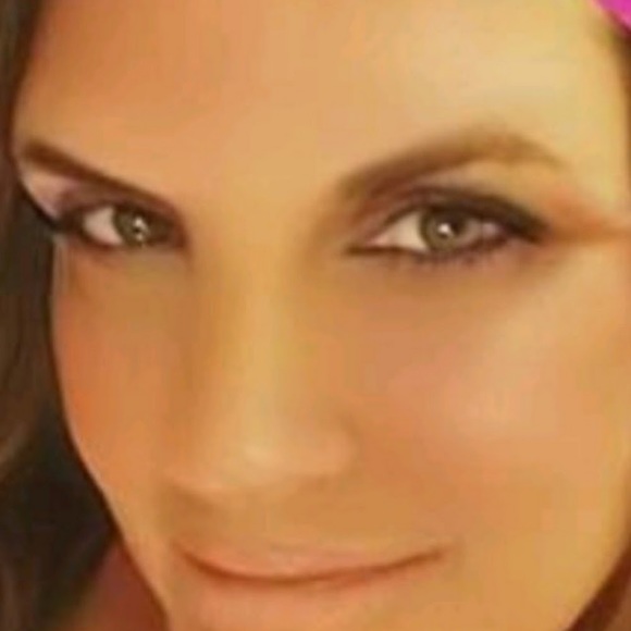 Profile Picture of Michelle Unseth (@unseth53) on Poshmark