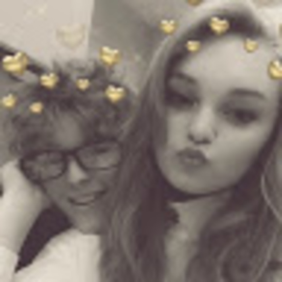 Profile Picture of Lexi Schwerdtfeger (@a_schwerdtfeger) on Poshmark