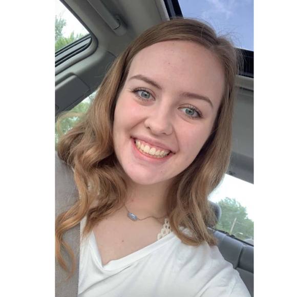 Profile Picture of Olivia Wansing (@omw1334) on Poshmark