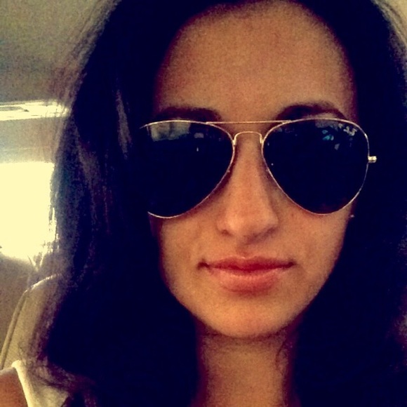 Profile Picture of Anna Panagiotakopoulos (@apans) on Poshmark