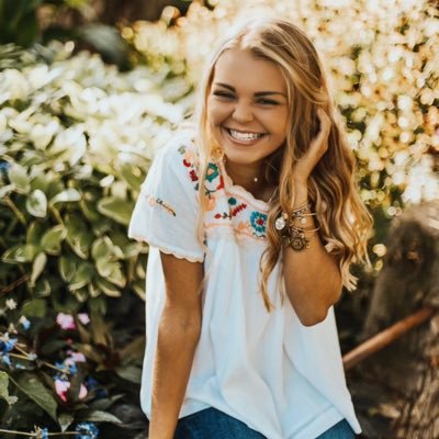 Profile Picture of Mal (@Malia_Johnson00) on Twitter