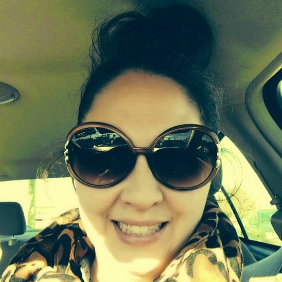 Profile Picture of Sheree Bean (@beansheree) on Poshmark