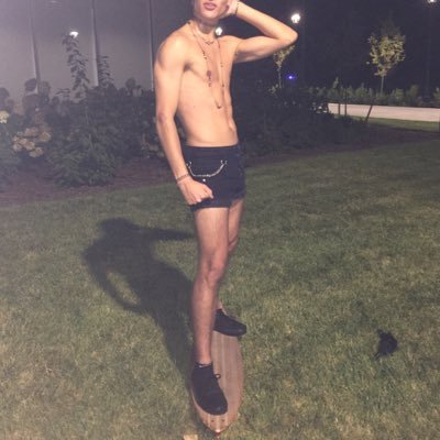 Profile Picture of Ryan Raven (@SirDebbie) on Twitter