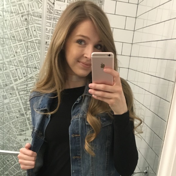 Profile Picture of Sharon Schwertly (@sschwertly) on Poshmark