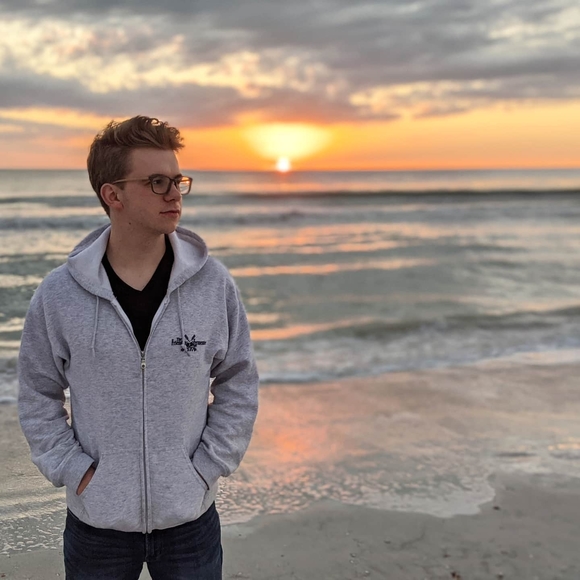 Profile Picture of Noah Yoder (@noahyoda333) on Poshmark