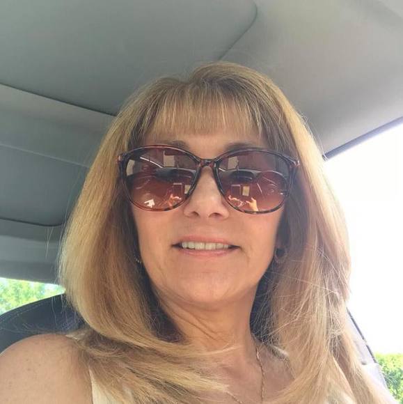 Profile Picture of Linda Mancuso (@loneylin) on Poshmark