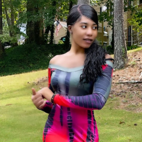 Profile Picture of Riziki Riziki (@rriziki736) on Poshmark
