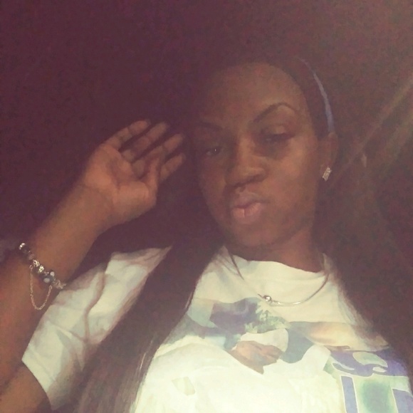 Pebbles Davis - Poshmark Profile Picture of Pebbles Davis (@byrd38) on Poshmark