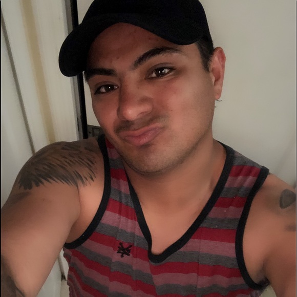 Profile Picture of Hugo Rojas (@eder0404) on Poshmark