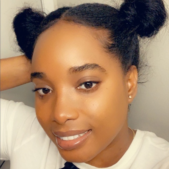 Profile Picture of Sasha Walters (@sashawalters324) on Poshmark