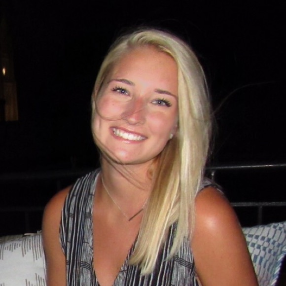 Profile Picture of Danielle Sturm (@sturmdh) on Poshmark