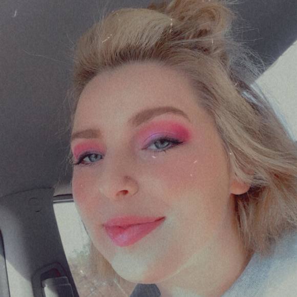 Profile Picture of Leah Dailey (@lashton419) on Poshmark