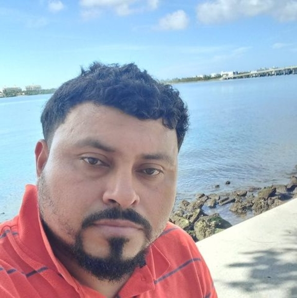 Profile Picture of Luisgranado Luisgranado (@lgranados8651) on Poshmark