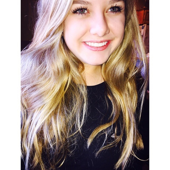 Profile Picture of Jade Adams (@jadeadams_) on Poshmark