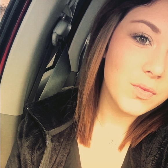 Profile Picture of Ashley Conditt (@ascon96) on Poshmark