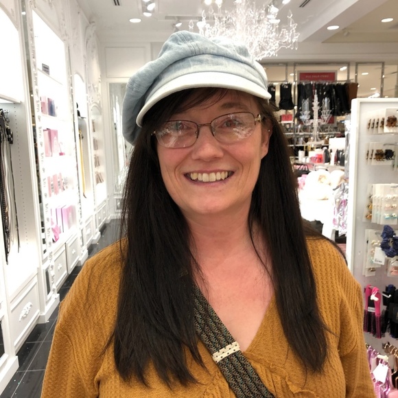 Profile Picture of Zipporah Rosenbaum (@zip1010) on Poshmark