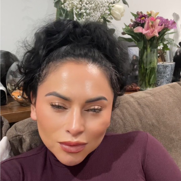 Maria Etwaroo - Poshmark Profile Picture of Maria Etwaroo (@metwaroo) on Poshmark