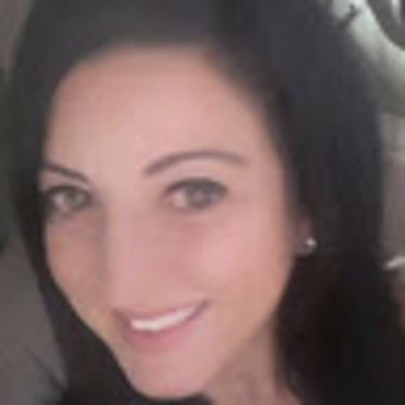 Profile Picture of Cassandra Anastopoulos (@saltysalemma) on Poshmark