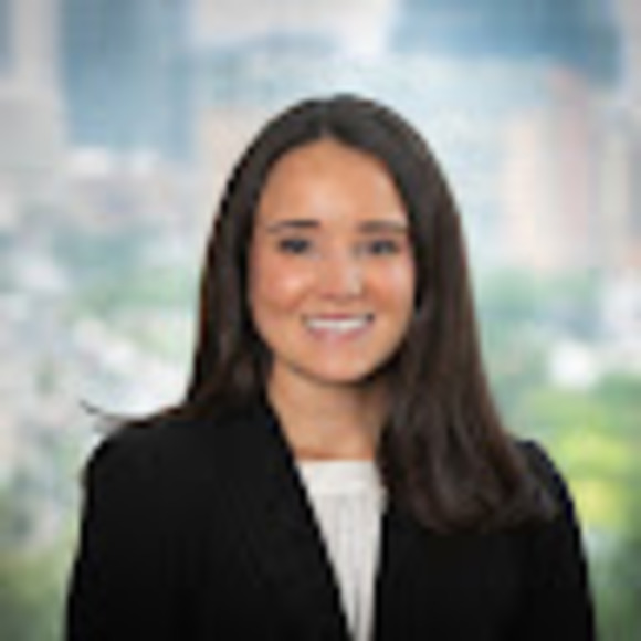 Profile Picture of Mikayla Michienzi (@mbmichienzi) on Poshmark