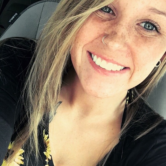 Profile Picture of Candace Dunbar (@canbrooke1314) on Poshmark