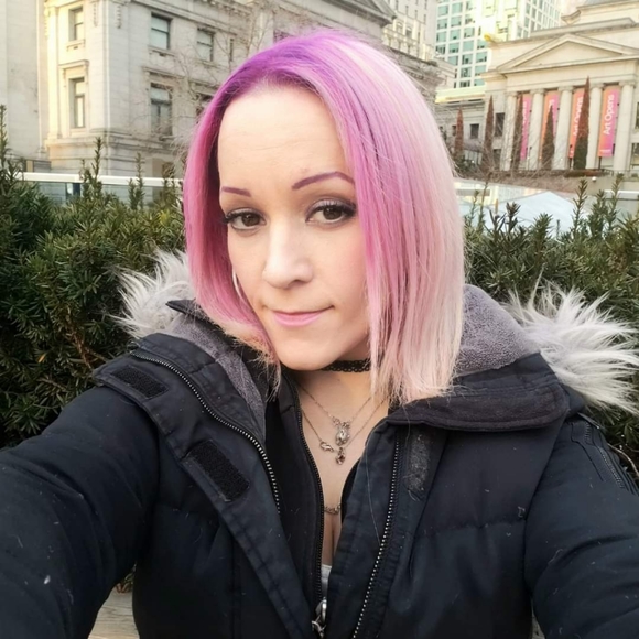 Profile Picture of Lisa Jones (@lisajones602) on Poshmark