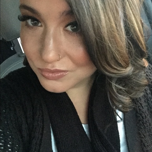 Brea Scarpone - Poshmark Profile Picture of Brea Scarpone (@bscarps) on Poshmark