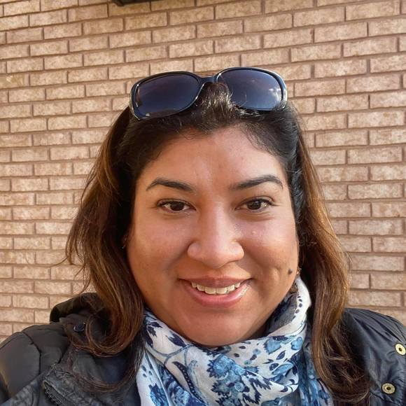 Profile Picture of Karina Cavero (@kari_cavero) on Poshmark