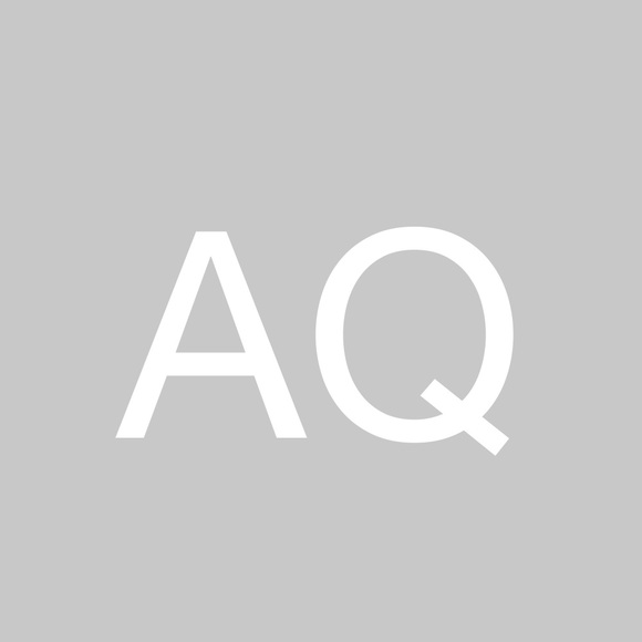 Profile Picture of Aimee Quinnelly (@aimzquinn) on Poshmark