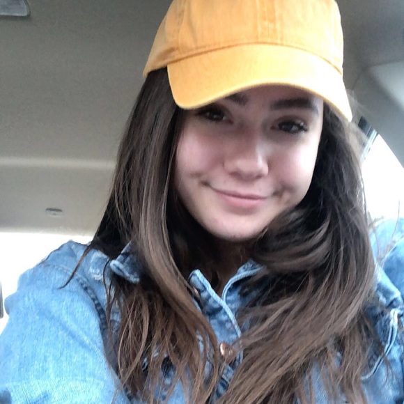 Profile Picture of Maegan Seaman (@maeganelyse) on Poshmark