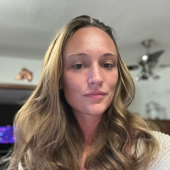 Profile Picture of Leah Blevins (@shadowboxrelics) on Poshmark