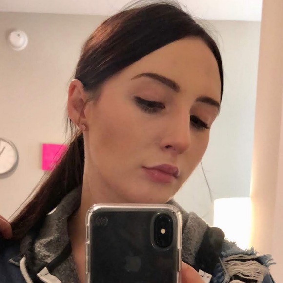 Profile Picture of Gabrielle Hersch (@gabbyhersch) on Poshmark