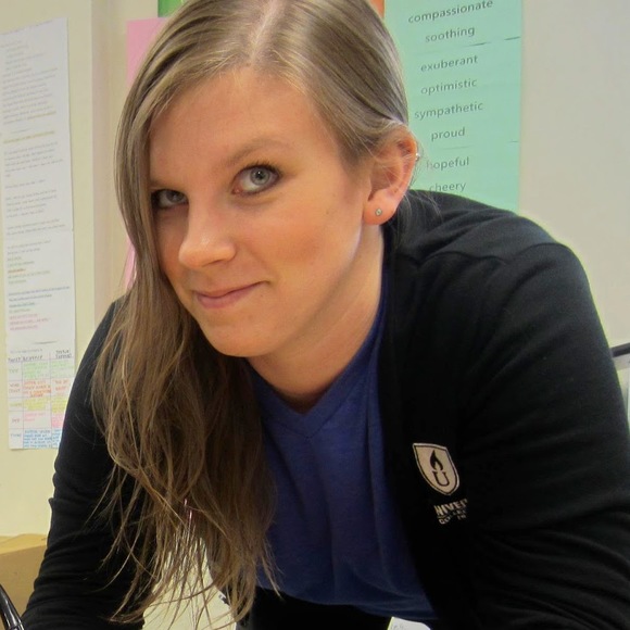 Profile Picture of Valerie Vied (@vevied) on Poshmark