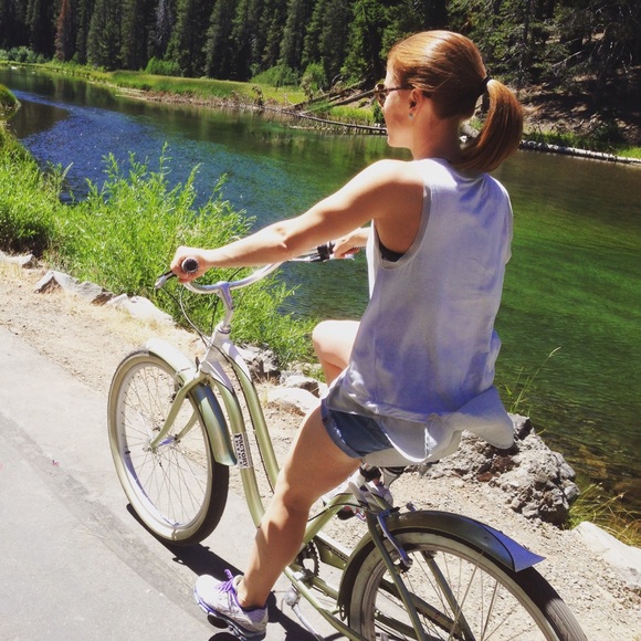 Profile Picture of Laura Cipro (@lcip29) on Poshmark