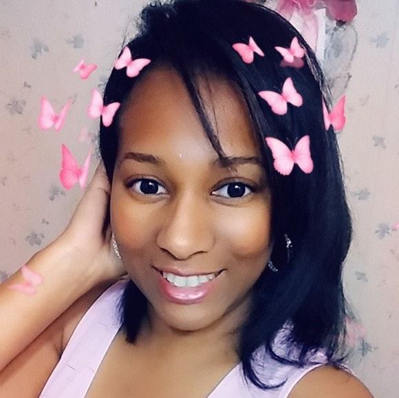 Profile Picture of Kimmy Kim (@znzmakeitrain) on Poshmark