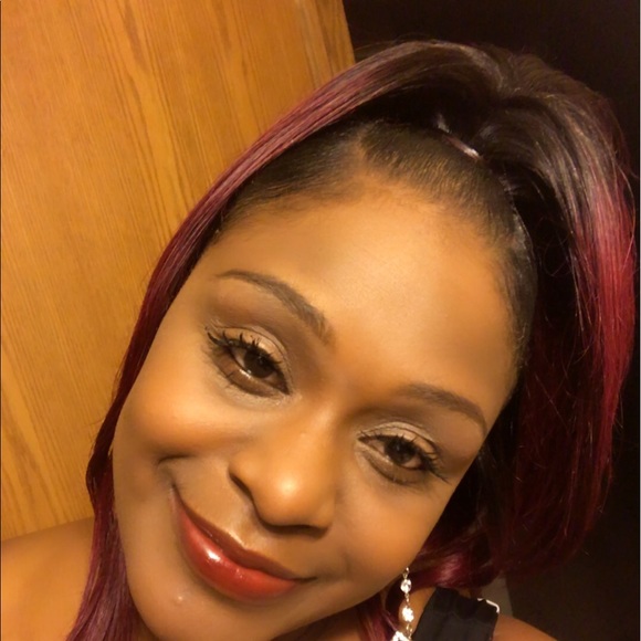 Profile Picture of Kristie Holloman (@kholloman38) on Poshmark