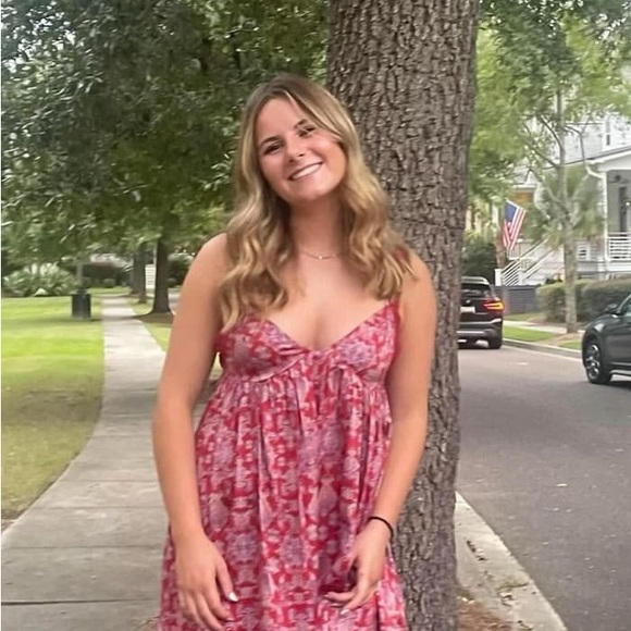 Profile Picture of Cate Tunesi (@catetunesi) on Poshmark