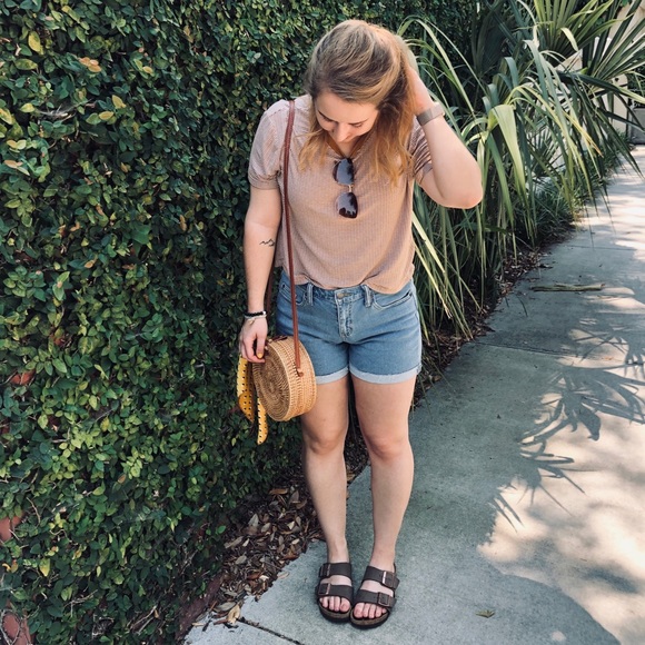 Profile Picture of Emily Andrews (@emilyandrews19) on Poshmark