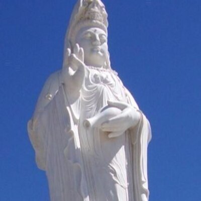 Profile Picture of Louise Sinclair (@AgeOfHope) on Twitter