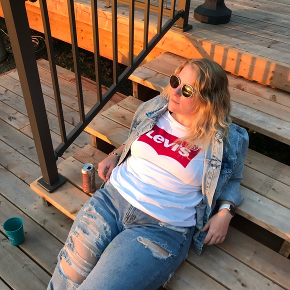 Profile Picture of Hannah Woestenenk (@hwoesten) on Poshmark