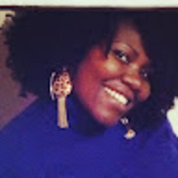 Profile Picture of Randi Pierre-philippe (@weshop321) on Poshmark