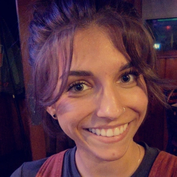 Profile Picture of Anika Vogen (@anilena) on Poshmark