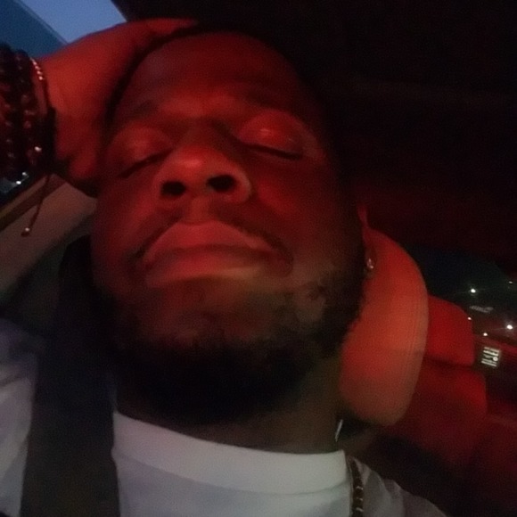 Profile Picture of Osagie Ikhinmwin (@pvilla713) on Poshmark