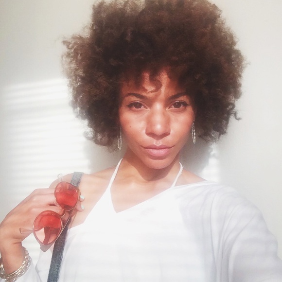 Profile Picture of Corlyn Chevalier (@corlynoyster84) on Poshmark