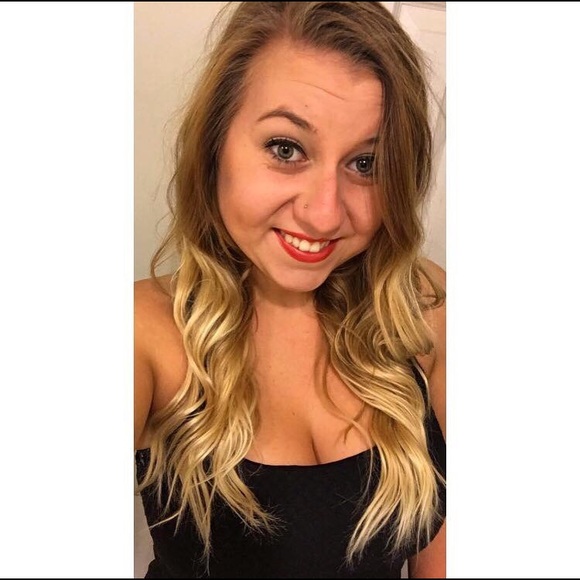 Profile Picture of Shelby Husick (@shelbydarlingg) on Poshmark