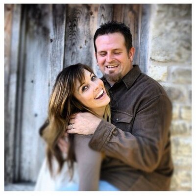 Profile Picture of Julie Wareon Twitter