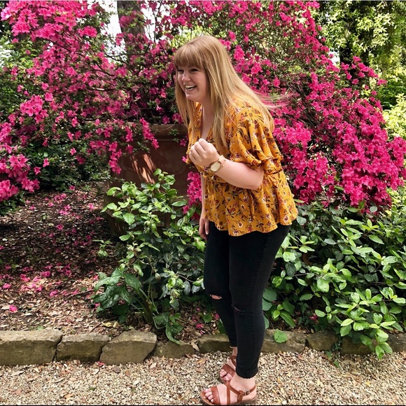 Emily Rickenbacker - Poshmark Profile Picture of Emily Rickenbacker (@erickenb) on Poshmark